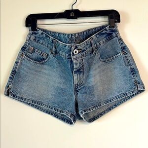 SILVER JEANS Blue Jean Shorts Classic Summer Style